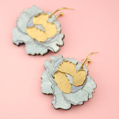 BLOOM WITH GRACE OORBELLEN